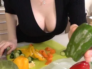 Cô gái 19 tuổi có làn da trắng, bộ ngực đẹp và một cô bé hồng không lông đưa bạn thân của mình vào cuộc vui tay ba, thay phiên nhau cưỡi lên người bạn và thúc mạnh...