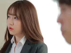 Con chó cái có rất nhiều sữa. Cô gái: Ahhh anh ơi, làm tình chết em đi, em là một con điếm, ahhh anh ơi. Cậu bé: Em là đồ đĩ à, cái lồn của em chặt quá