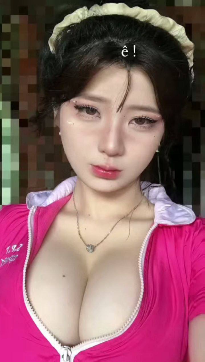 Hẹn hò với một cô sinh viên đại học, tóc ngắn, trong sáng, mông đào, một đêm nồng nàn và gợi cảm